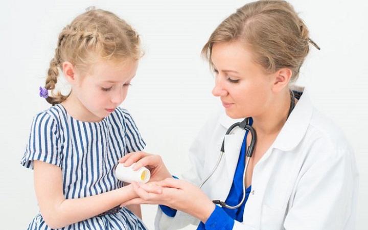 Лучшие аптечные средства для лечения простуды у детей