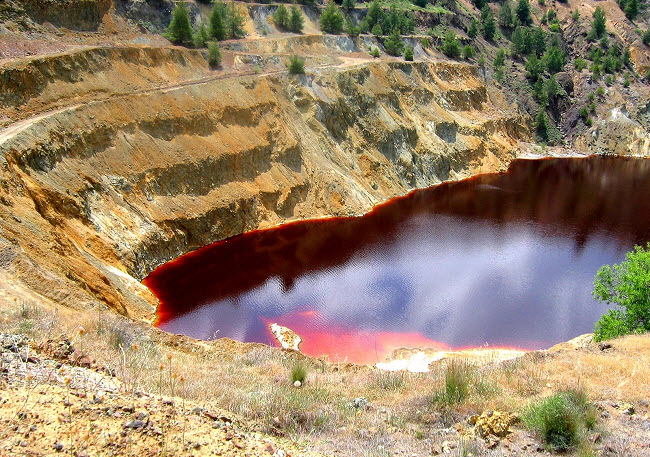 красное озеро Кипр